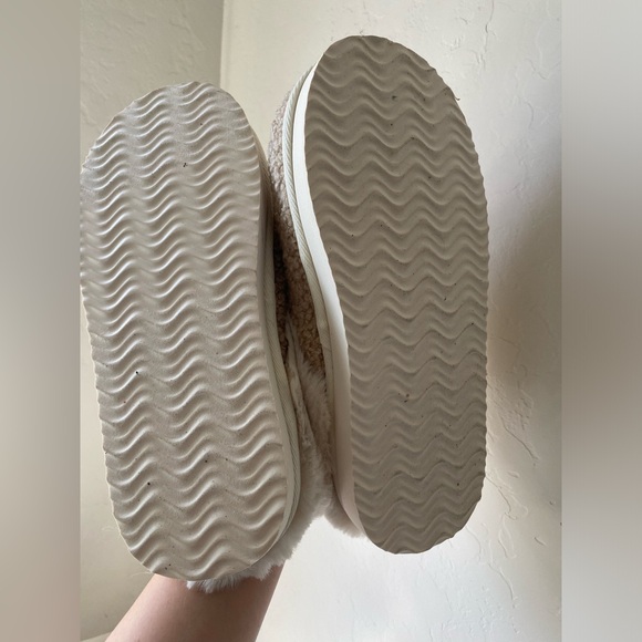 Snoopy Slippers - Picture 6 of 8